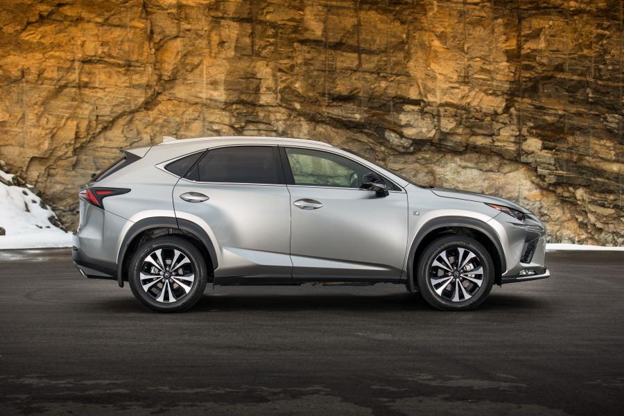  Lexus NX300 F-Sport 2017 года  (NA) (фото 39 из 41)